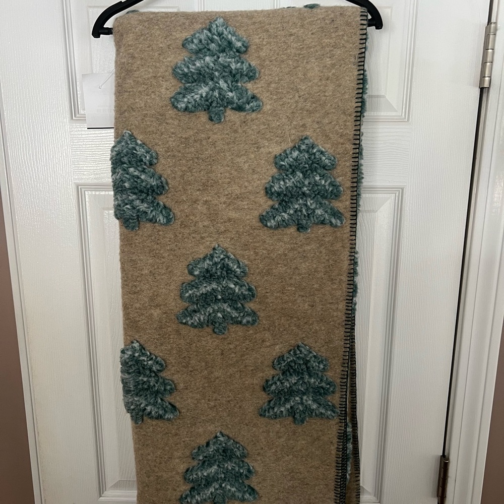 Frati Home Wool Blanket with Tree Design - Picture 3 of 6